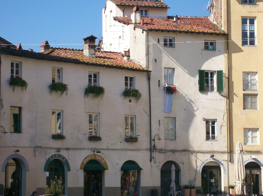 Discover Lucca with Elena-Montecarlo必去景点