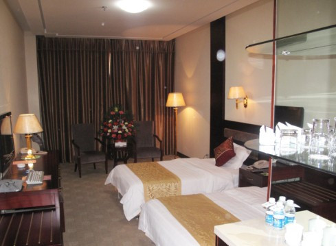 和平大酒店主图