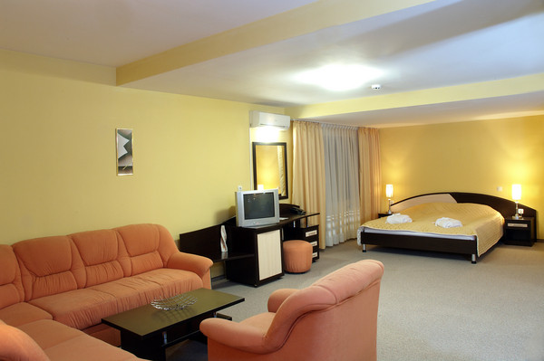 卢克索大楼酒店主图