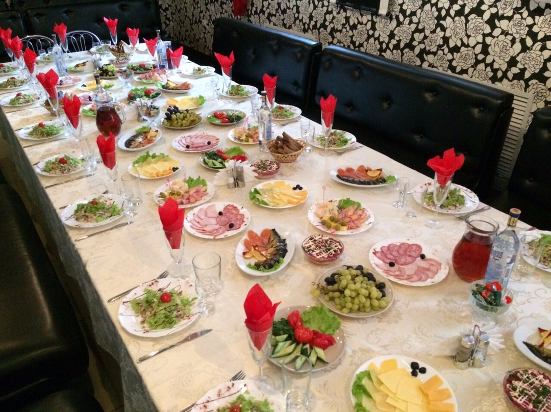 Berezovka餐馆和美食-Domino