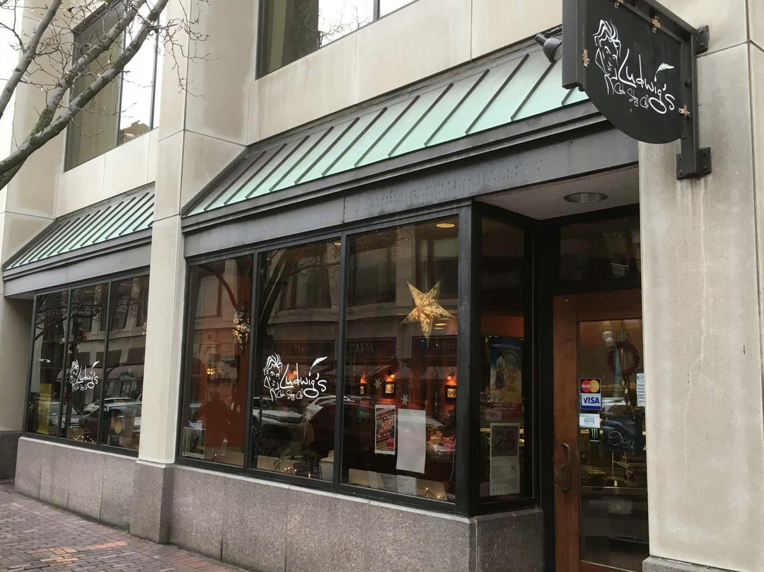 Ludwig's Center Stage Cafe