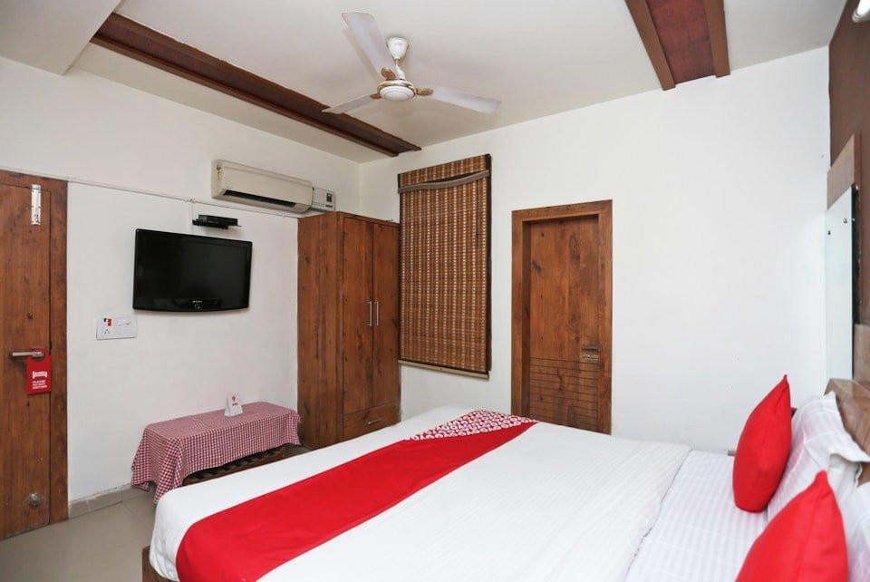 OYO Hotel Paras主图