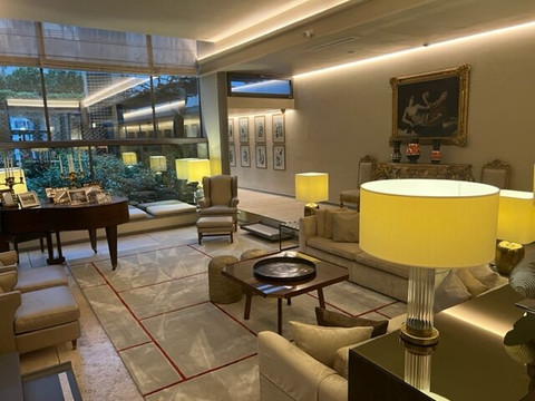 弥涅瓦大酒店主图