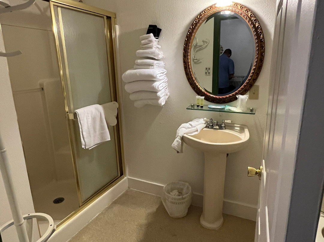 Overland Hotel & Saloon主图