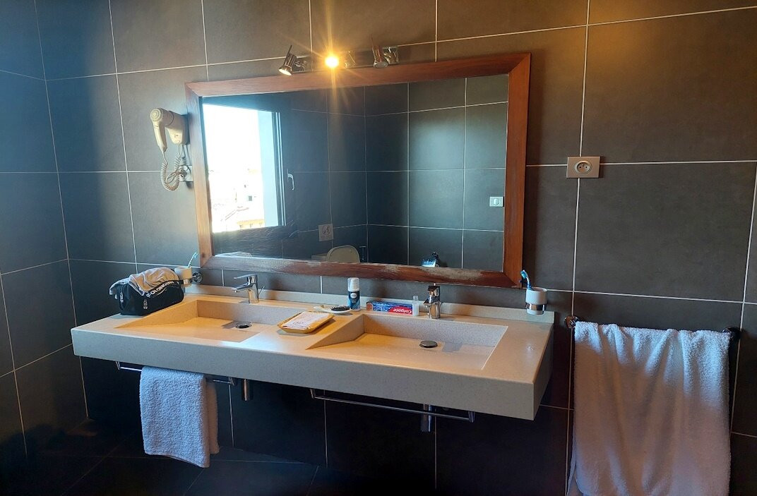 Serena Hotel主图