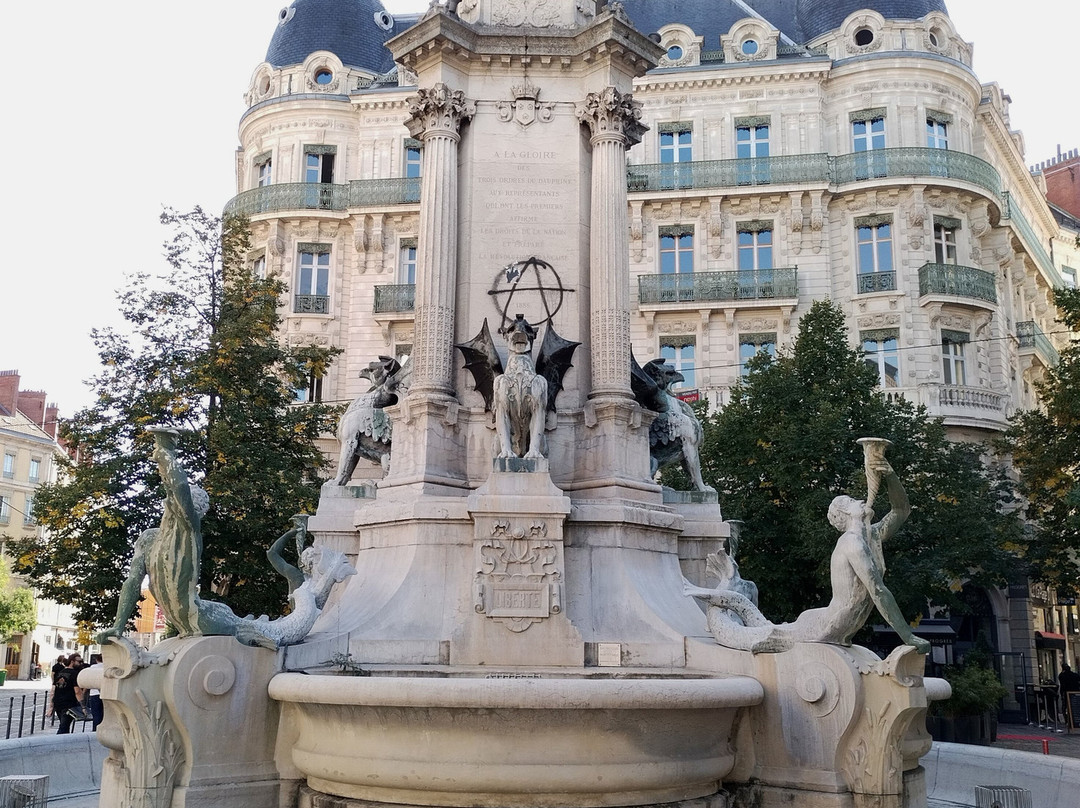 Fontaine des Trois Ordres-格勒诺布尔必去景点