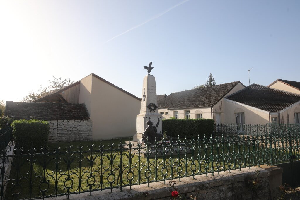 Monument aux morts de Chaudenay-Chaudenay必去景点