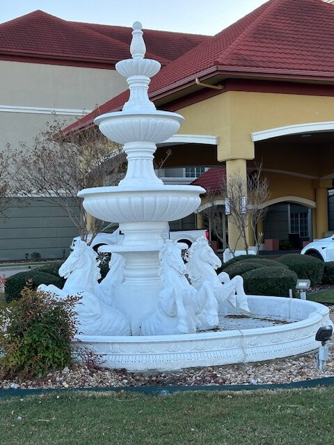 Best Western Plus Monica Royale Inn & Suites主图