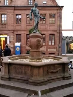 Schuster-Joss-Brunnen-Pirmasens必去景点
