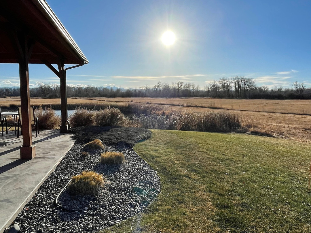 加勒廷河旅馆主图