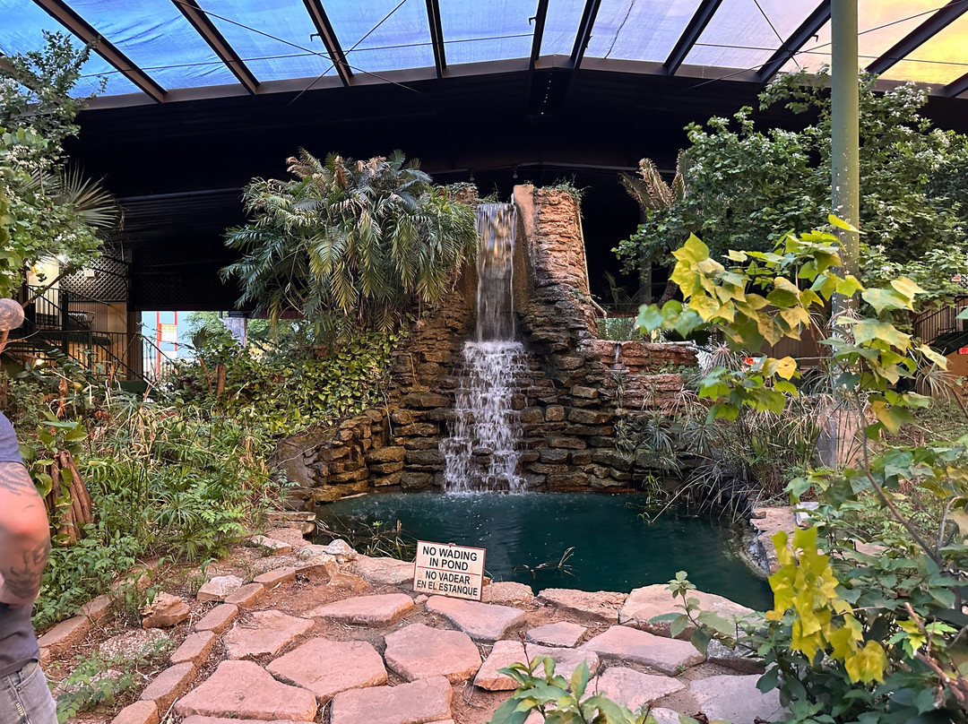 Family Garden Inn & Suites主图