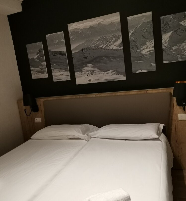 小皇宫酒店主图
