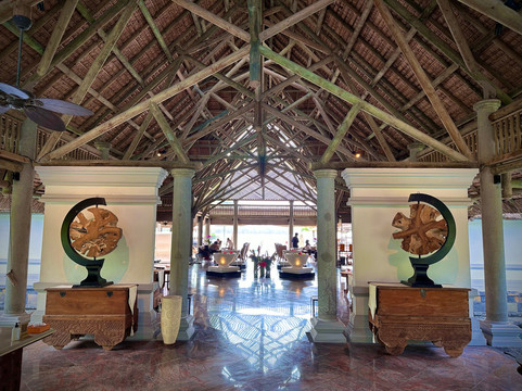 康斯丹莫里斯王子酒店主图