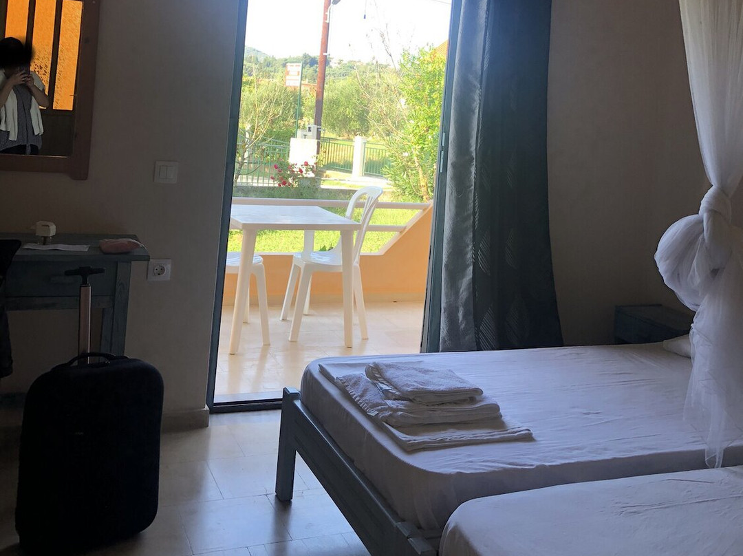 Tria Adelphia Travel | Private Transfers & Tours-Arillas Magouladon必去景点