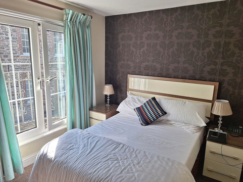 怀特女士酒店主图