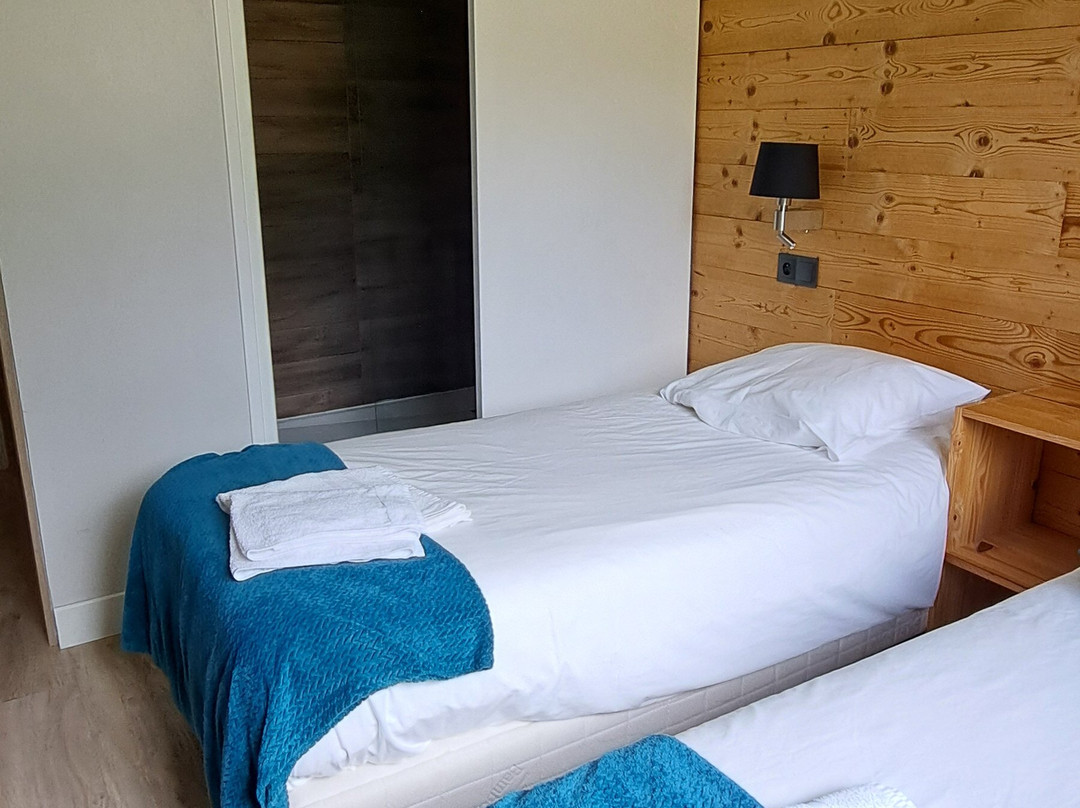 小木屋酒店主图