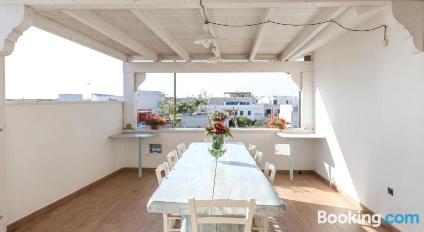 Blue And Blue City主图