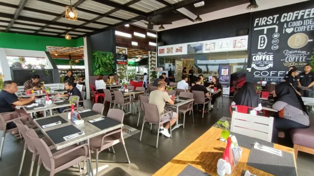 尼欧巴里巴伴酒店 - 阿斯顿酒店-餐饮