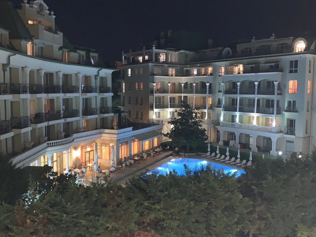 Romance Family Suites Hotel主图