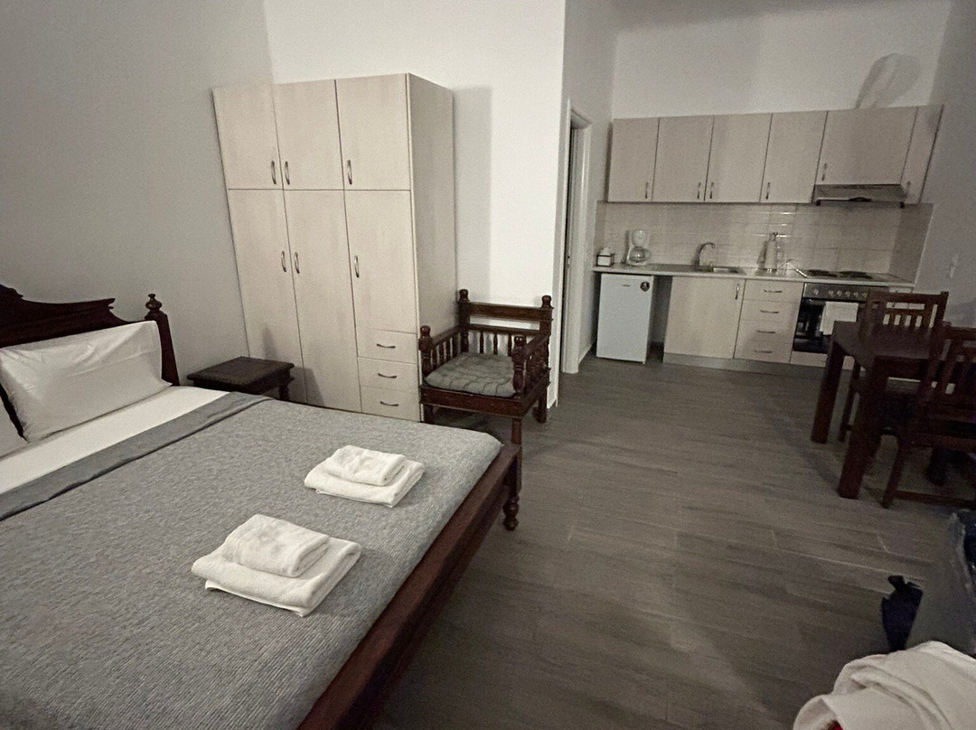 Eleni's Village Suites主图