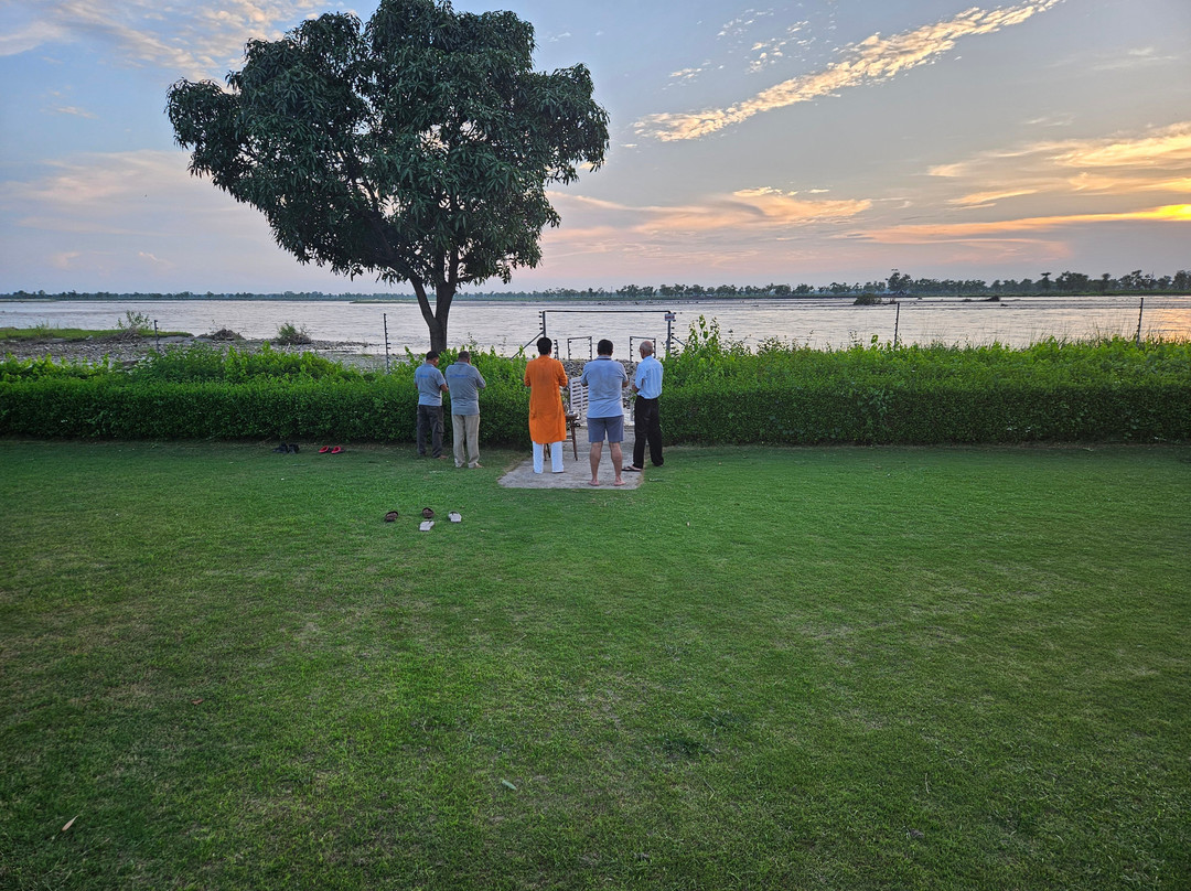 Amatra by the Ganges主图