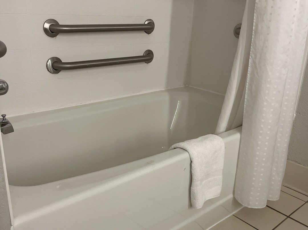 拉皮尔快捷假日酒店主图