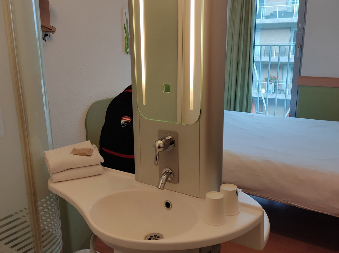 伊泰普布鲁日中心车站酒店主图