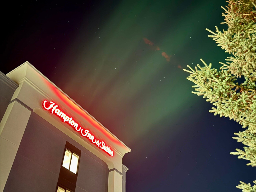 费尔班克斯汉普顿酒店及套房主图