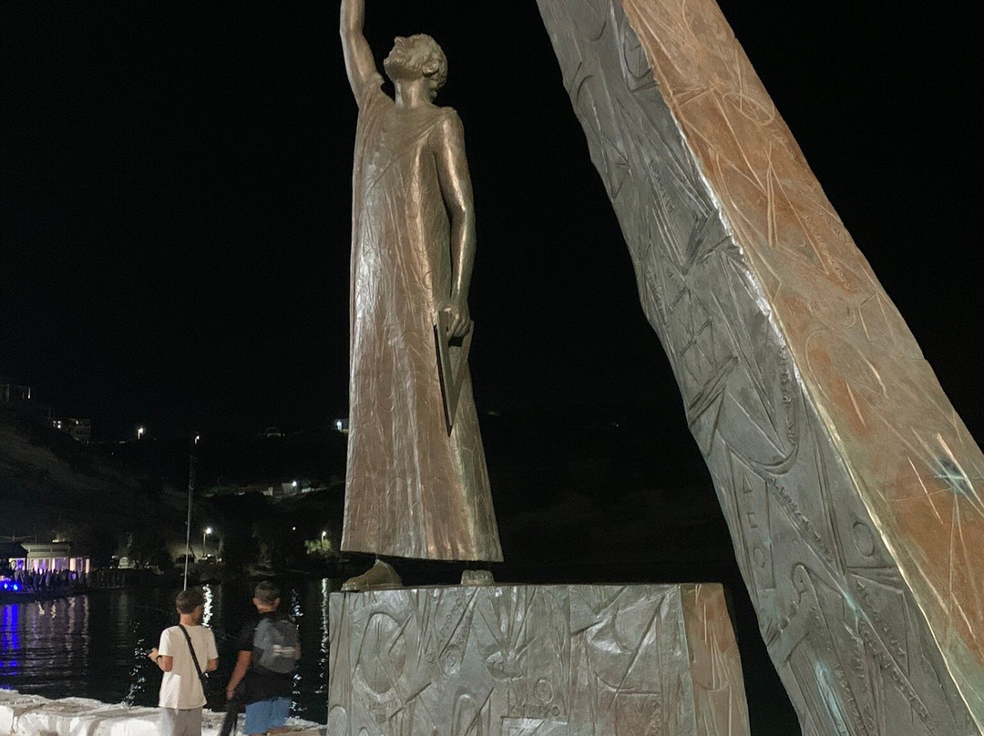 Pythagoras Statue景点图片
