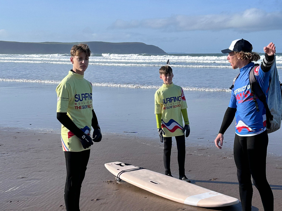 Surfing Woolacombe-伍拉科姆必去景点