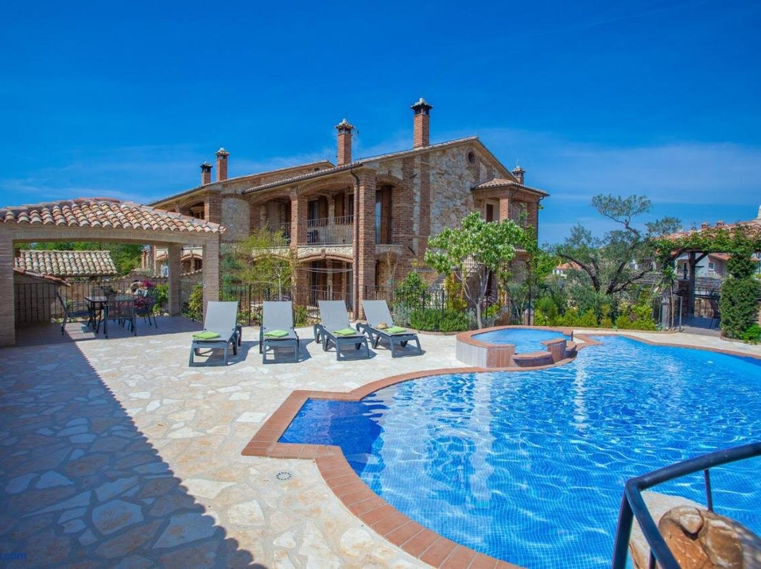 Apartment Complex Manuel Ograde With Swimming Pool and Garden