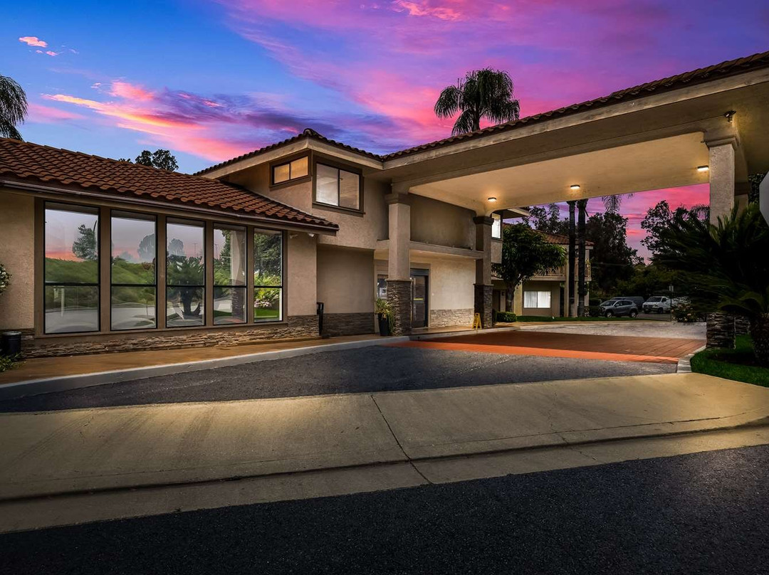 戴蒙德巴酒店住宿-贝斯特韦斯特钻石吧套房酒店