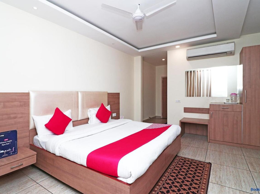 OYO Rooms Meera Marg Haldwani主图