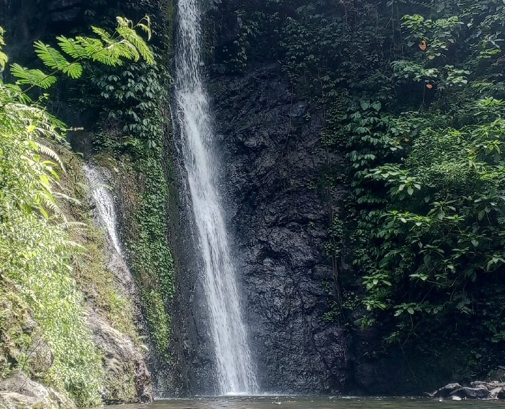 Cilember Waterfalls景点图片
