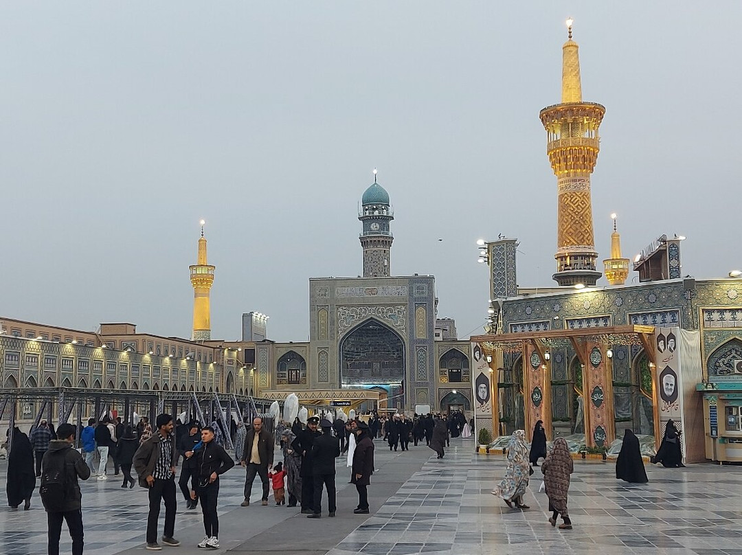 Imam Reza Holy Shrine景点图片