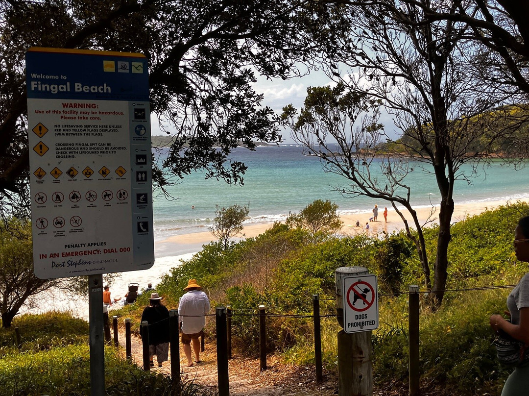 Fingal Bay Beach景点图片