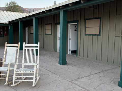 炉管井村酒店 - 公园内主图