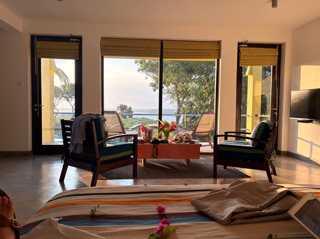 白金汉帕勒斯酒店主图