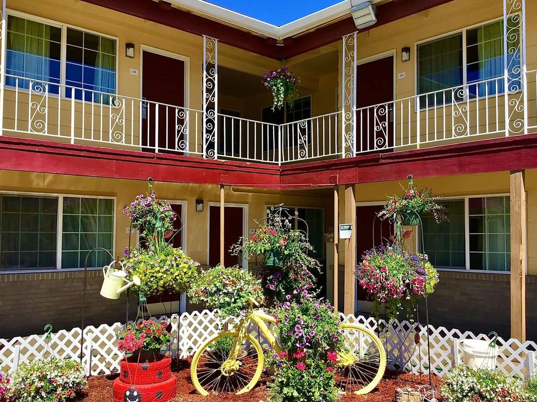 Super 8 by Wyndham Ontario