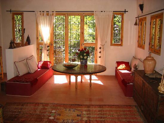 Au Bord de l'Eau主图