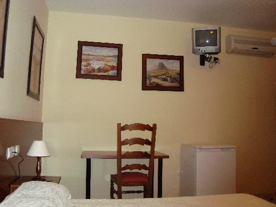 Hostal Los Gallos Casabermeja主图