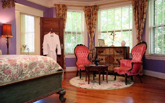 Asheville Seasons Bed and Breakfast主图