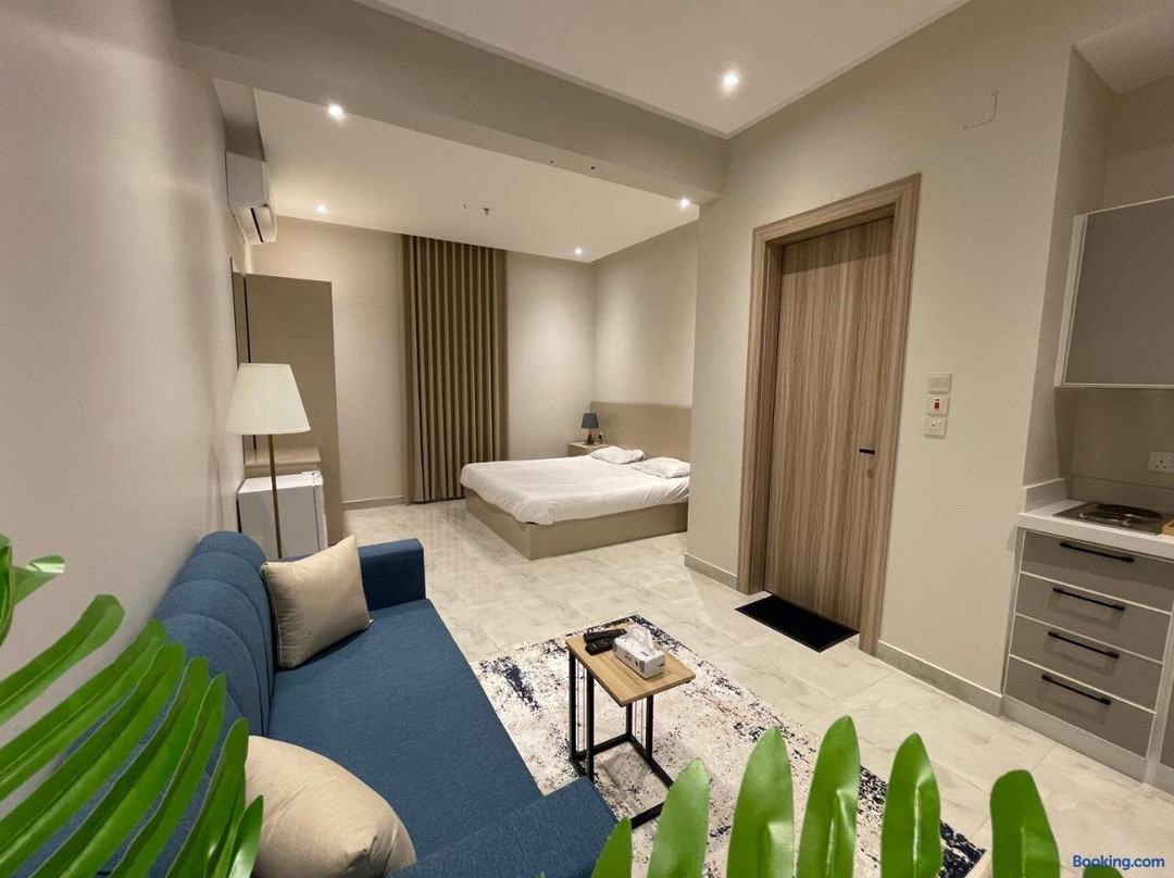 Mazaya Lilshuqaq Almakhduma