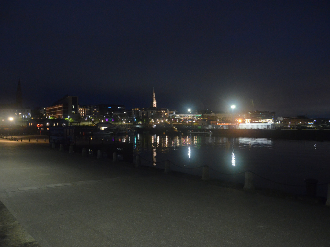 Dun Laoghaire Harbour-当莱瑞必去景点