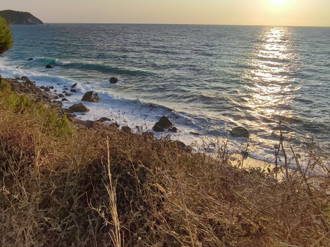 Pefkoulia Beach-莱夫卡扎必去景点
