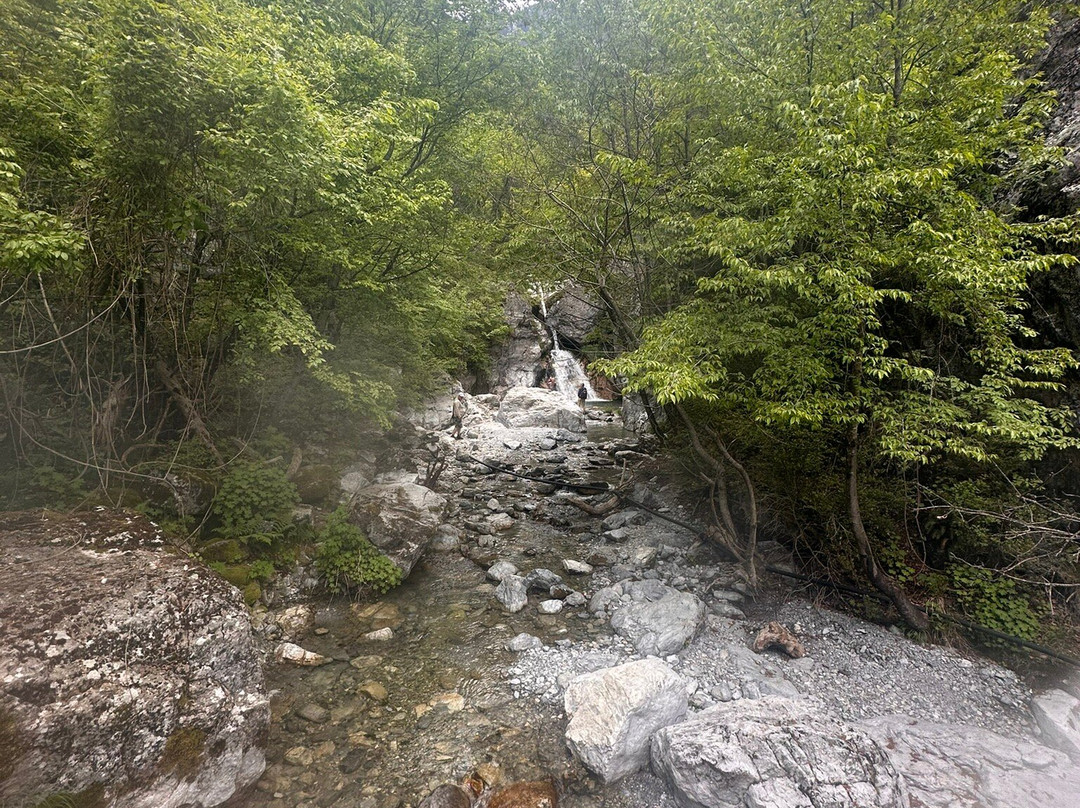 Enipeas Waterfall景点图片