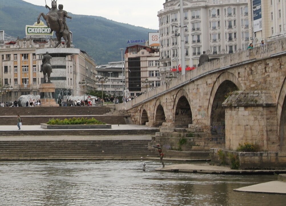 Statue Divers-斯科普里必去景点