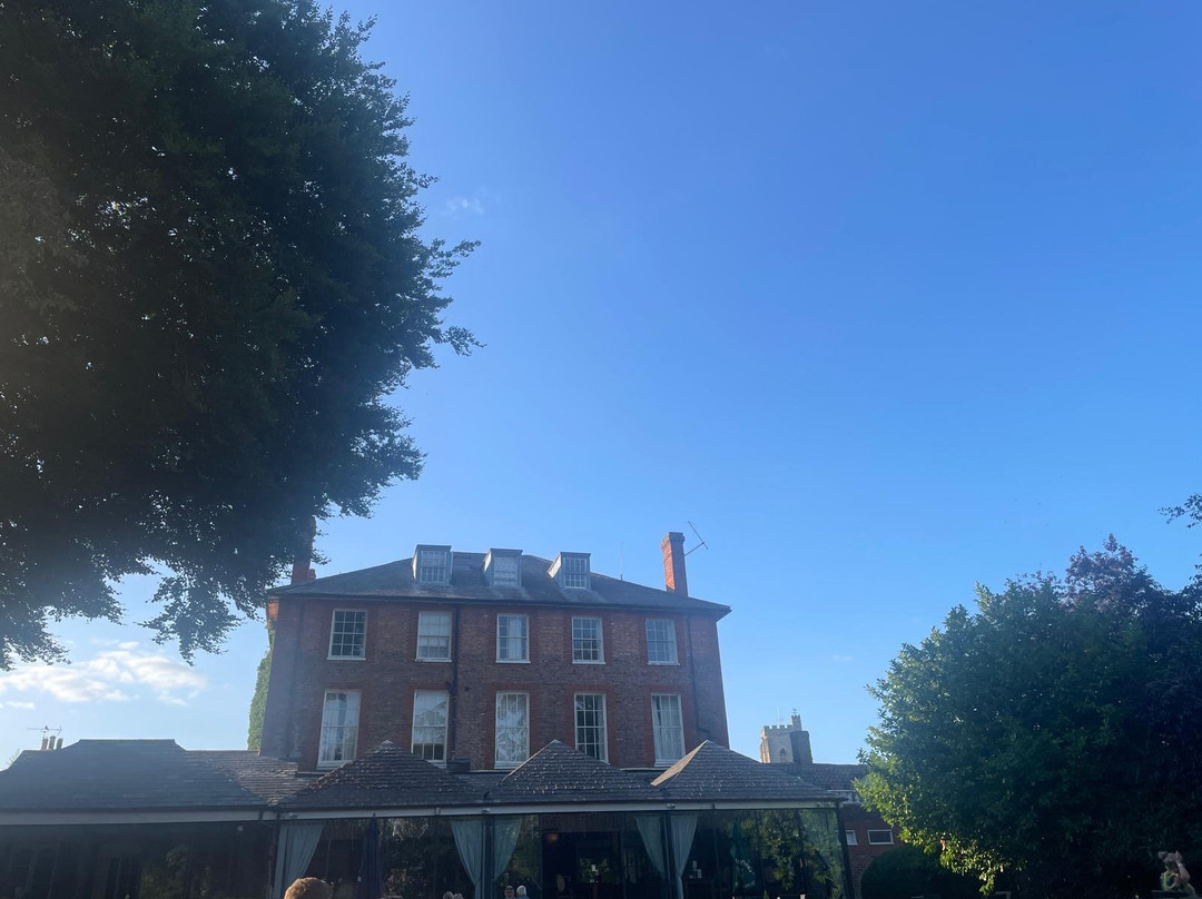 Riverside House Hotel主图