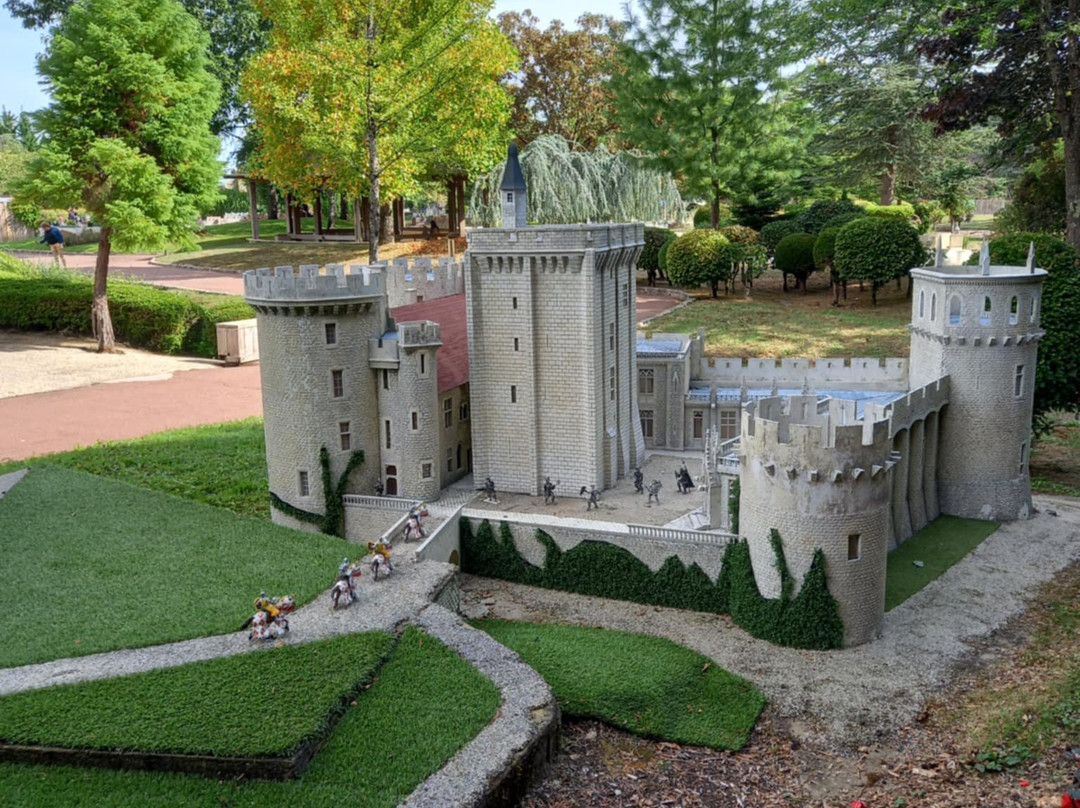 Parc Mini-Châteaux-昂布瓦斯必去景点