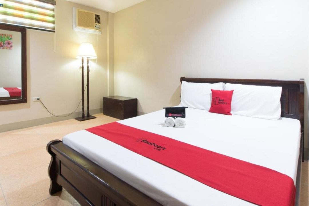 RedDoorz @ Teofila Lodge